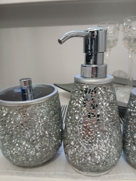 Sprzedam komplet lusterkowy glamur akcesoria łazienkowe