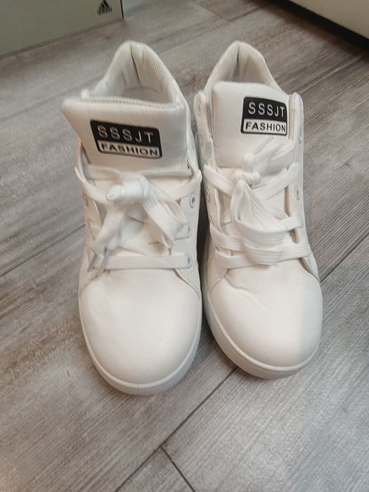 Buty sportowe dług. 26.5