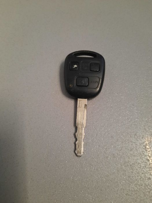 Kluczyk toyota avensis t25 2003 do 08 rok oryginał