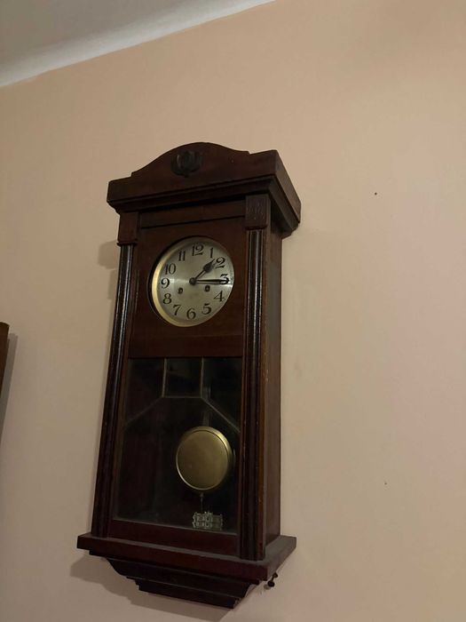 Stary zegar drewniany