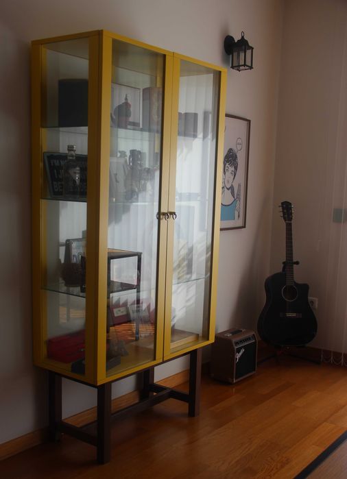 Vitrine Amarela – Peça de Destaque para a Sua Decoração