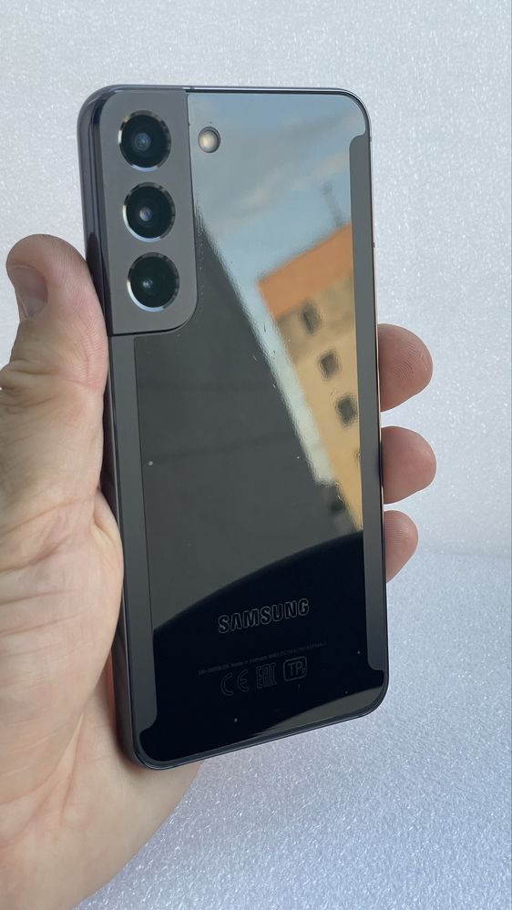 Samsung S22 8/256