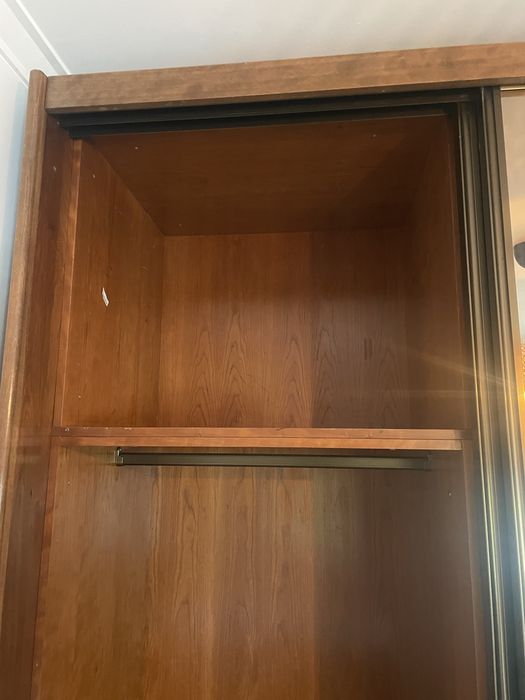 Roupeiro de quarto em madeira maciça