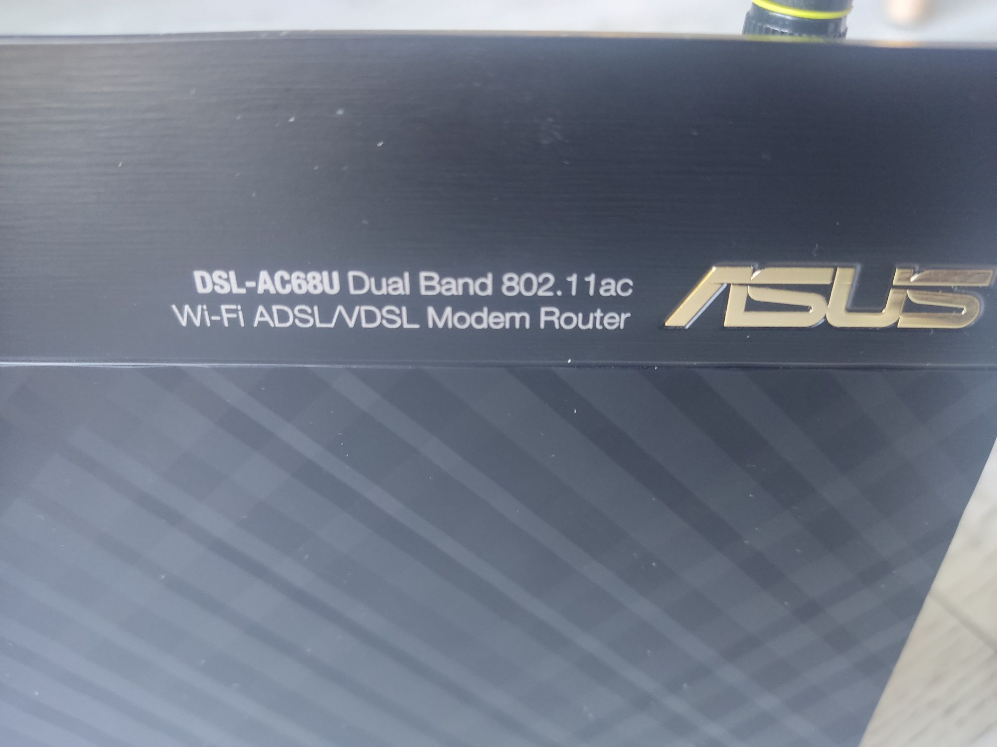 Asus DSL-AC68U  modem router