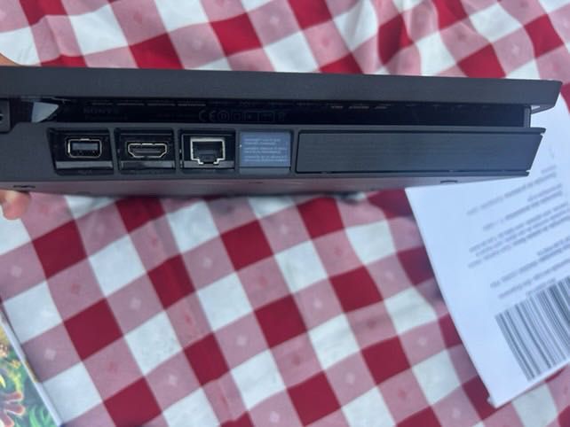 Ps4 500GB como nova + 3 jogos incríveis