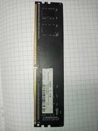 Одна плашка оперативної пам'яті Exceleram 4GB DDR4