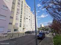 Loures, Apartamento T3 de rés do chão, 2wcs,com  Área bruta  de 87 m²,