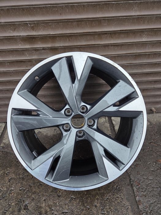 Оригінальний титановий диск r20, 5×112, Audi Q4 E-tron Sportback.