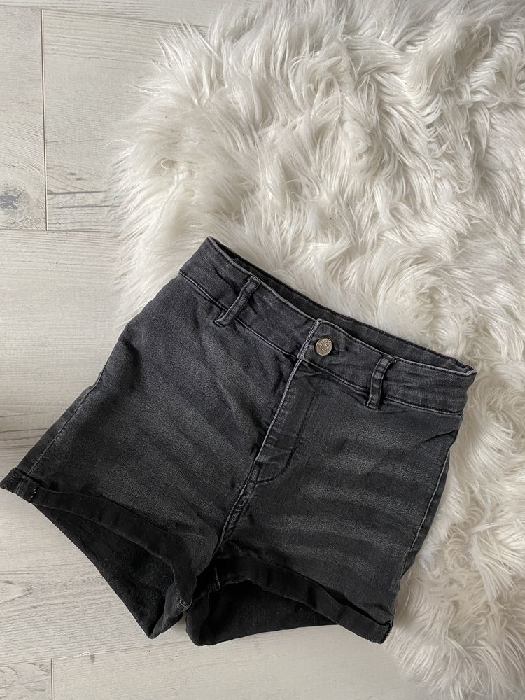 Czarne krótkie spodenki jeansowe H&M