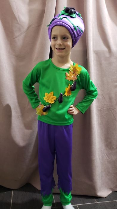 Костюм часник, картопля, баклажан, огірок, виноград, помідор