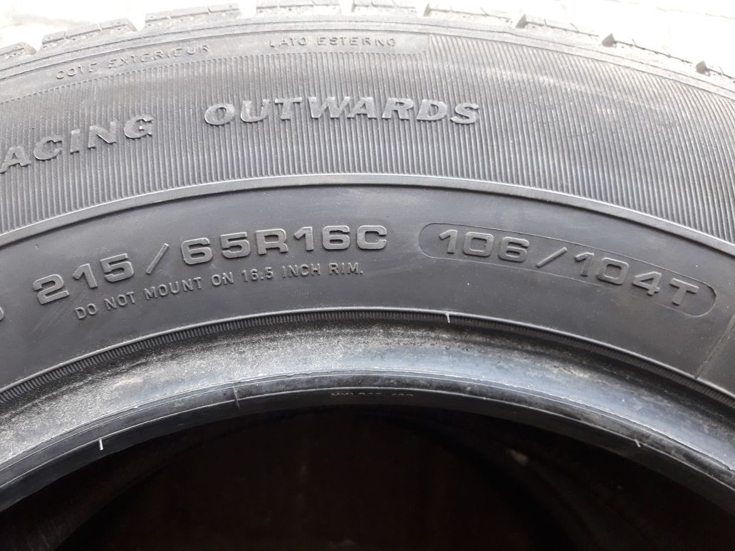 GOODYEAR 215/65R16C 106/104T , pojedyńcza opona zimowa.