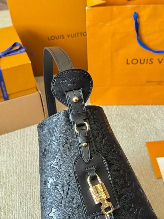 Grande bolsa de couro LV all inbb preta