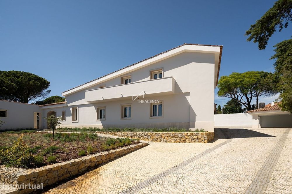 Moradia de Luxo T4 no Estoril com Vista Mar, Piscina e Jardim – Totalm