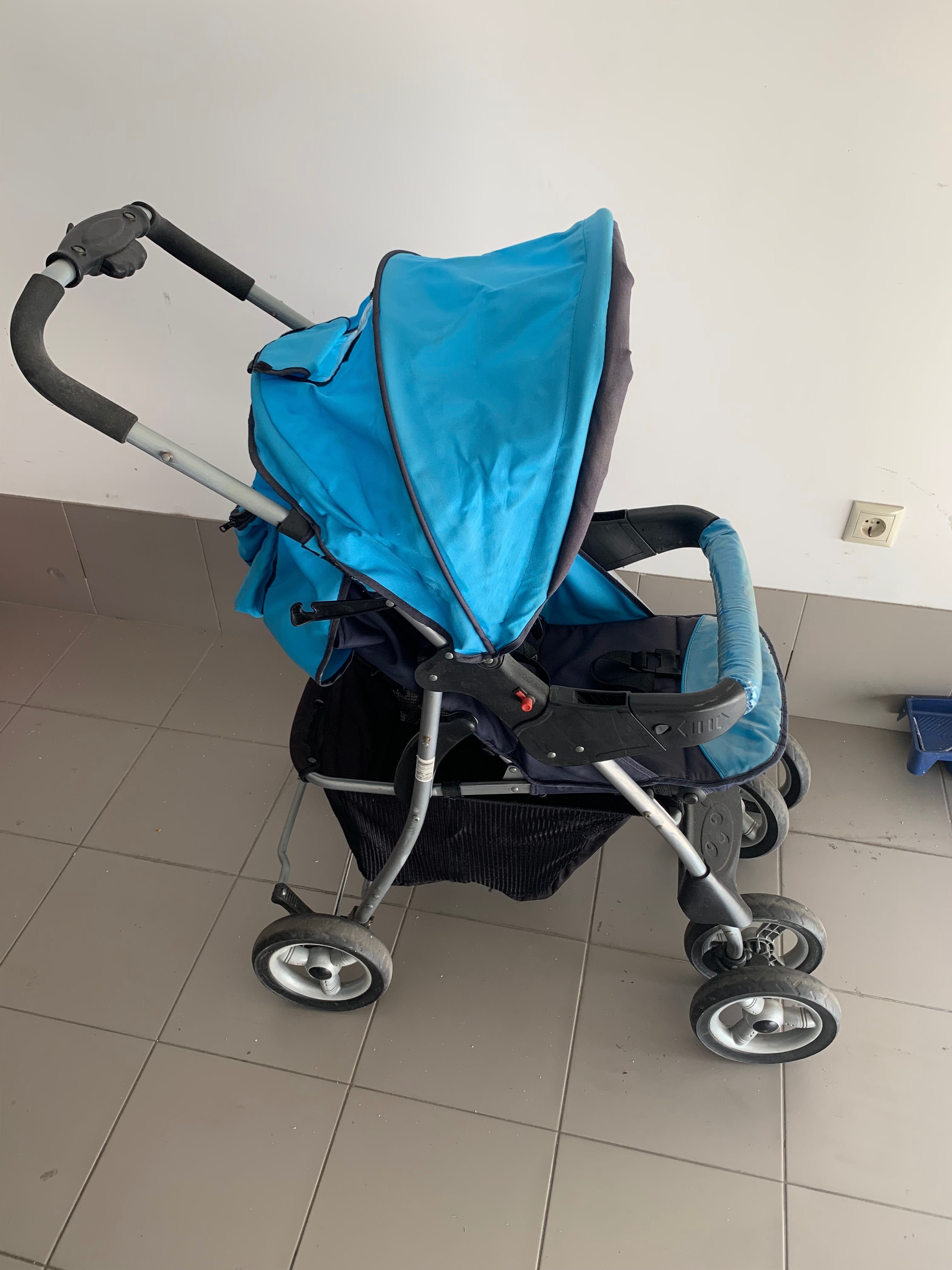 Carrinho de bebé com ovo usado