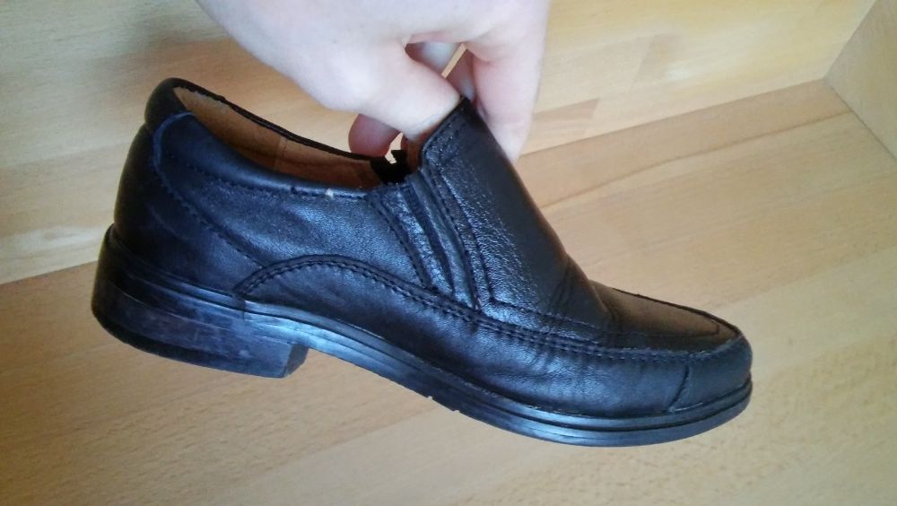Кожаные черные туфли для мальчика 26 размер