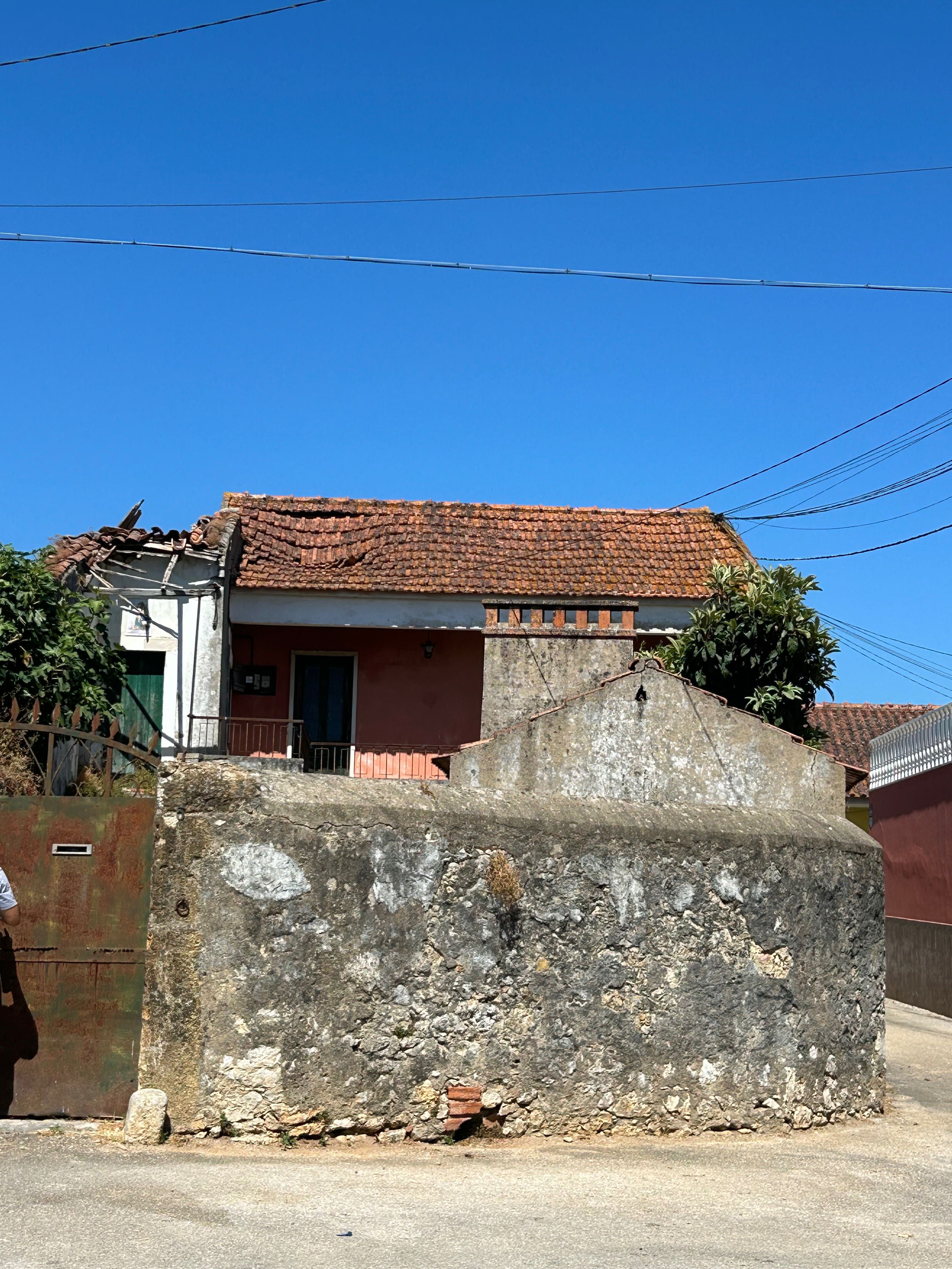 Moradia para reconstrução com projeto de arquitetura aprovado