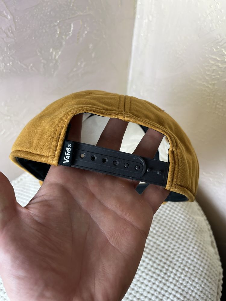 Jockey Vans — яскравий акцент у твоєму образі