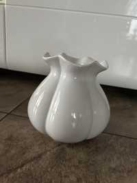 Biały wazon wysokość 15 cm