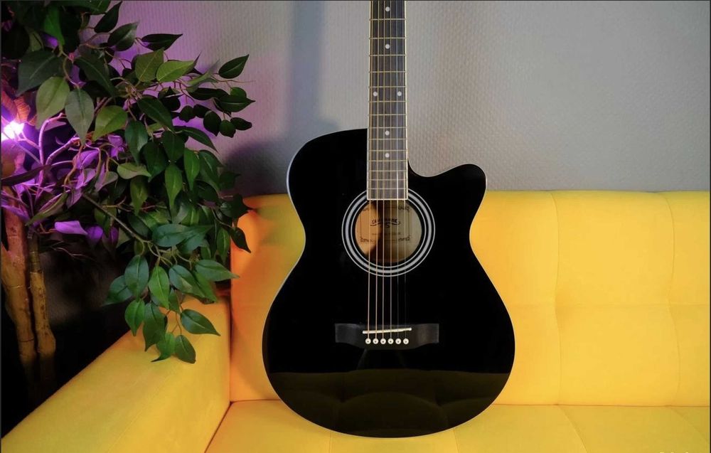 акустична гітара з посиленим грифом чорна лакована