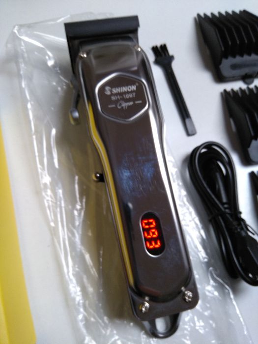 Maquina profissional de cortar cabelo, sem fio. Clipper