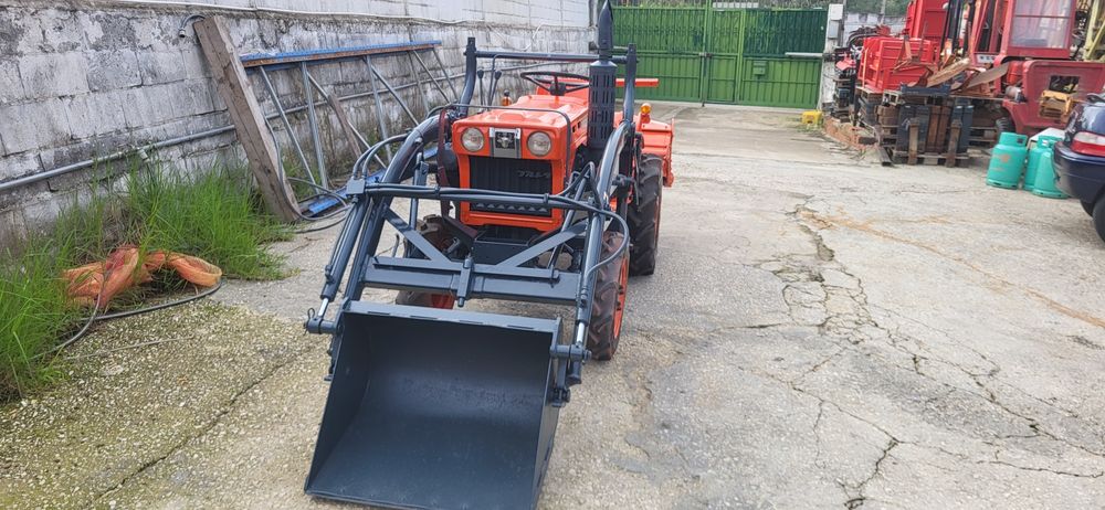 Tratror kubota b 6001 com carregador frontal