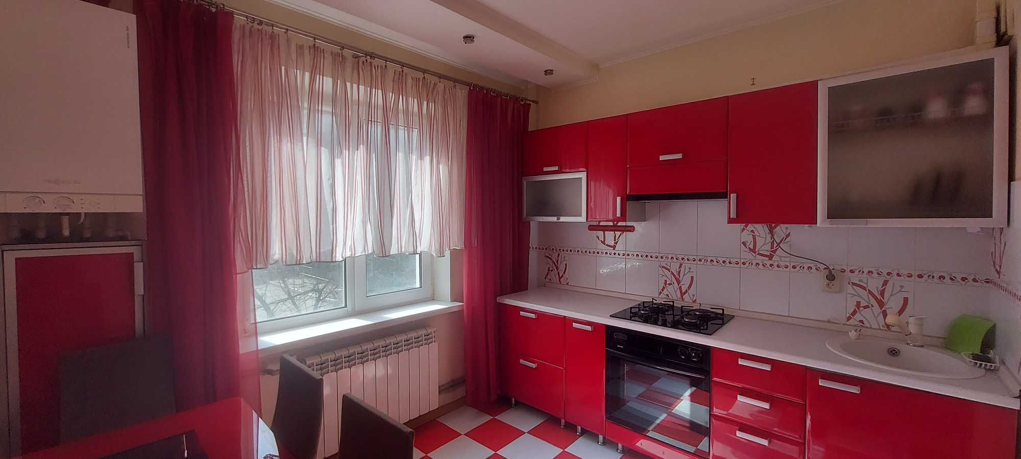 Продається двокімнатна квартира у Боярці з індивідуалкою. 53000$
