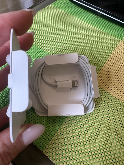 Нові оригінальні нааушники apple