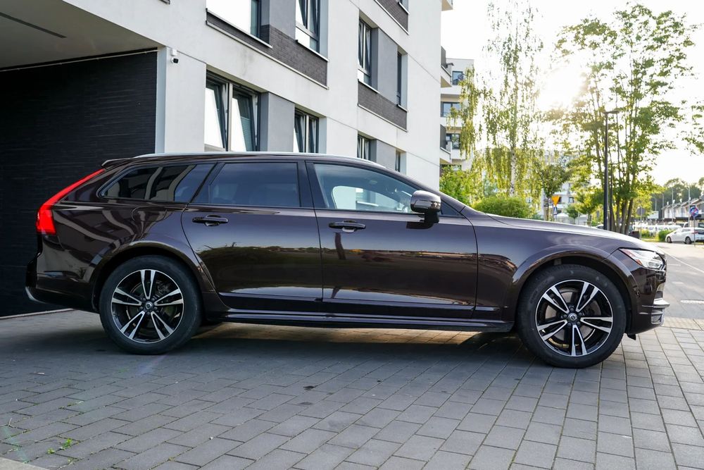 Volvo V90 Cross Country Super stan i wyposażenie