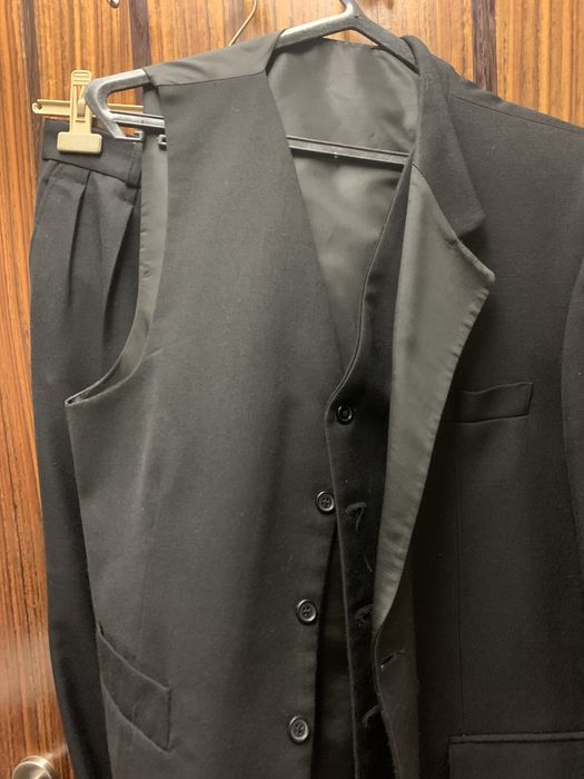 Traje académico masculino completo