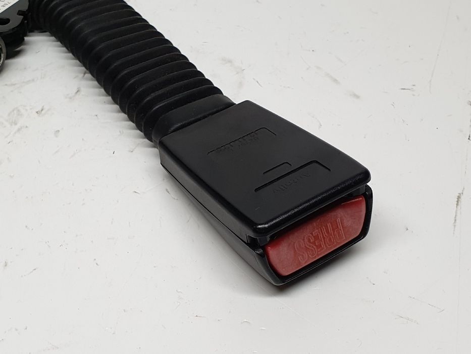 Encaixe de cinto frente direito BMW 3 (E46)