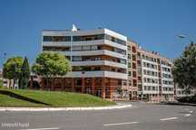 Apartamento T2 renovado com rooftop completo com jacuzzi e marquise