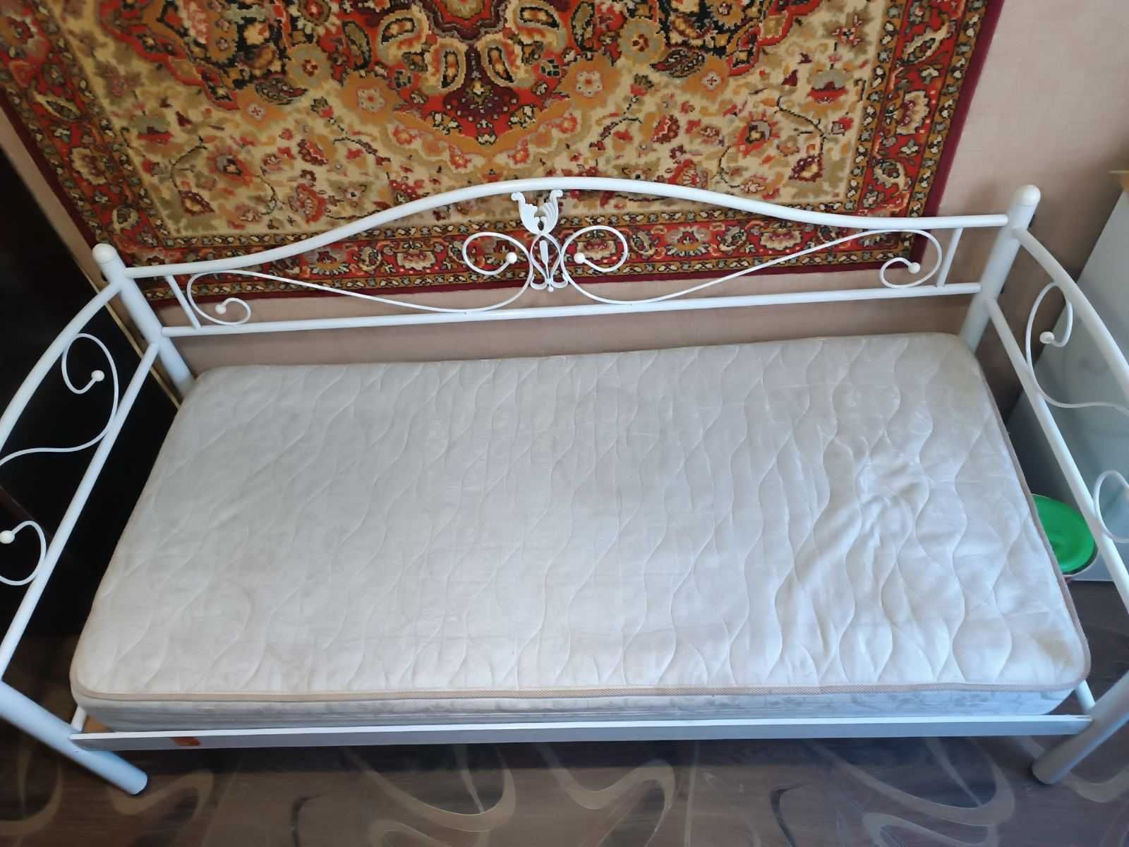 Ліжко з матрацом