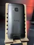 Телефон HTC One M9.