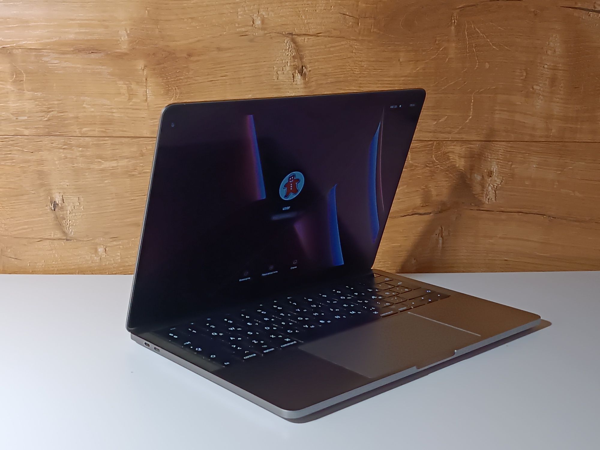 Потужний MacBook Pro RETINA 2K/touch Bar version/Ventura/Core i5/Intel