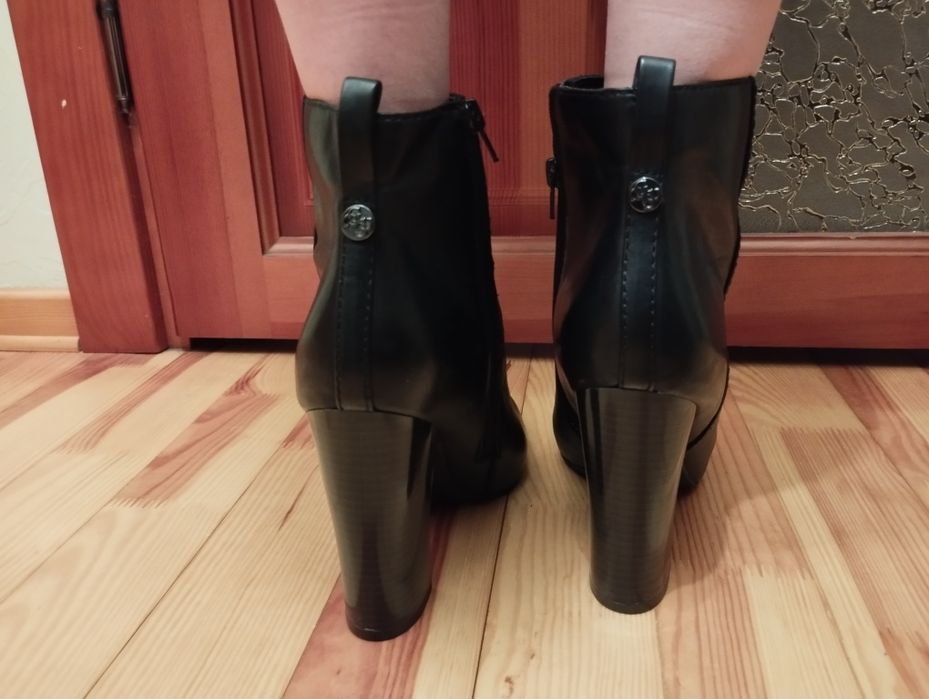 Шкірні весняні чобітки Guess, черевички, напівчоботи, полусапожки