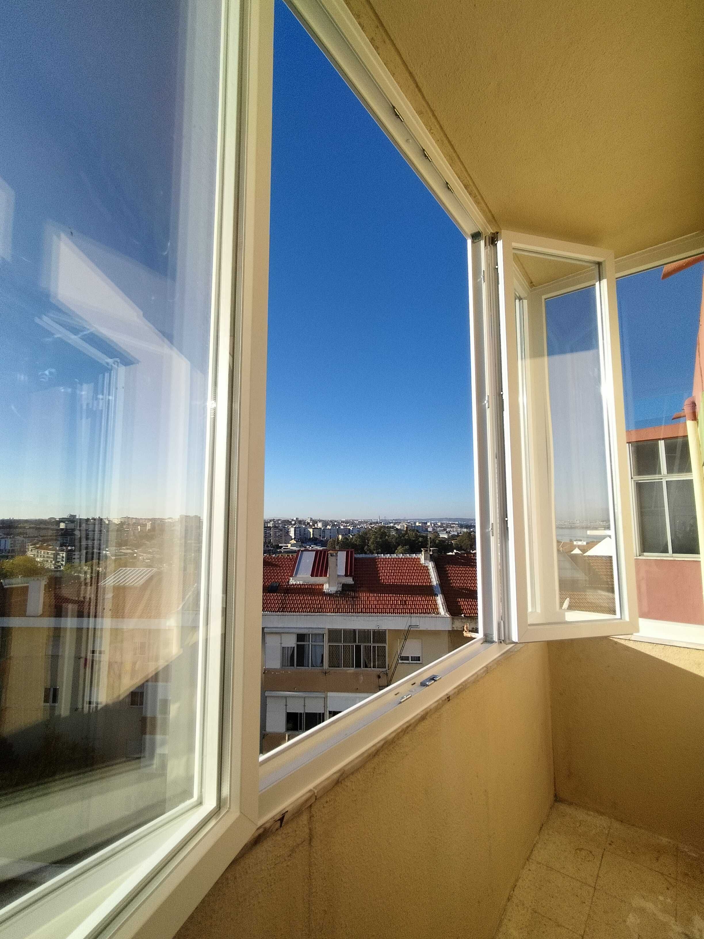 Janelas e portas em PVC, estores, Marquises, portadas em alumínio