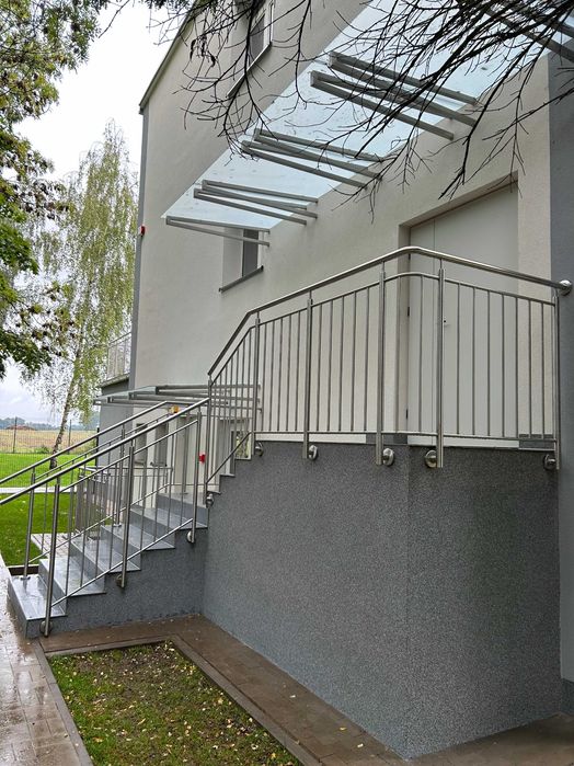 Balustrady nierdzewne  Płoty aluminiowe  ogrodzenia daszki szklane