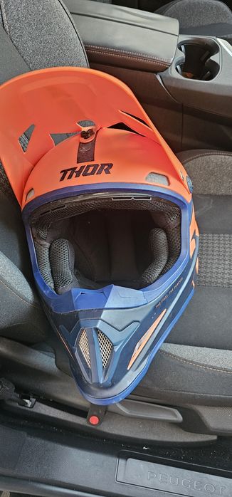 Capacete thor quase novo