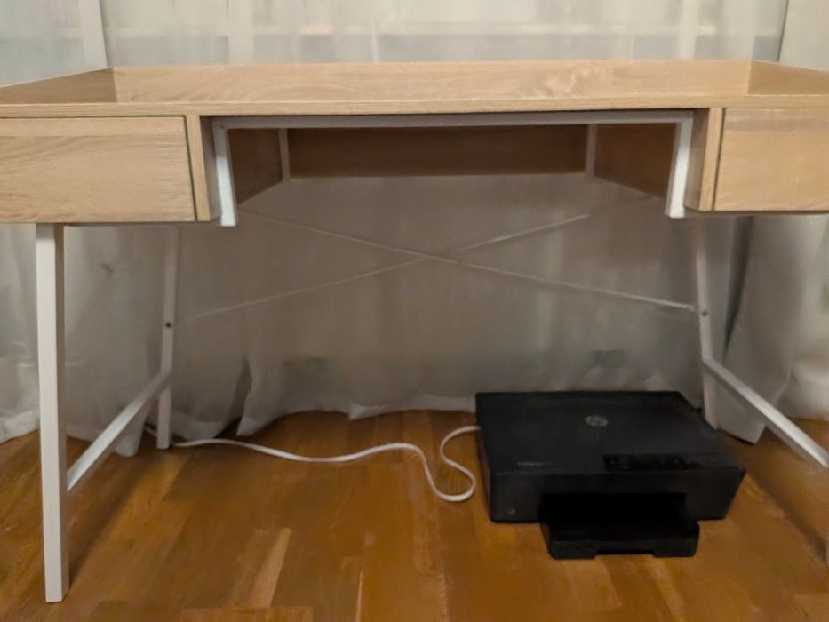 Biurko konsola na komputer