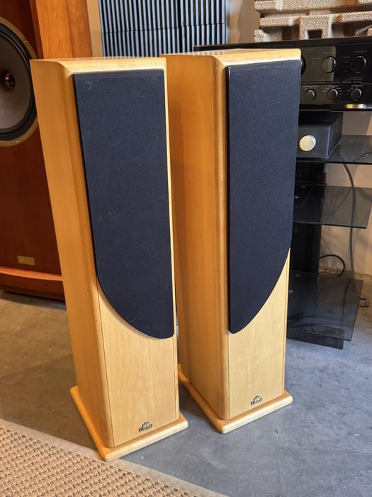 Castle Srirling 3 kolumny podlogowe