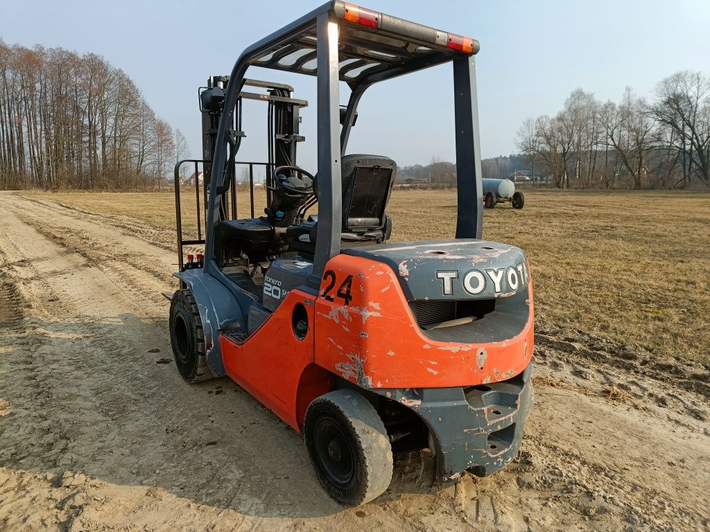 Toyota tonero 8fdf20 wózek widłowy
