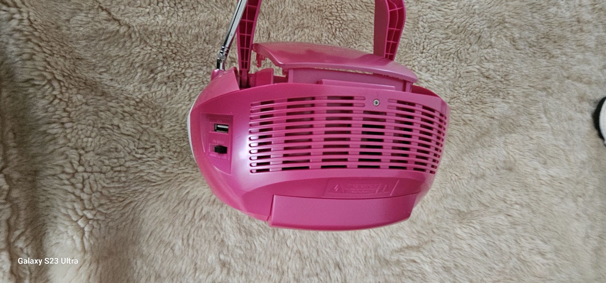 Vendo Grundig Rádio Leitor de CDs, Digital MP3, como NOVO.
A funcionar