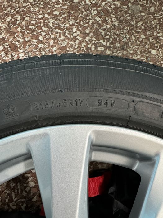 Продам оригинальный диск на камри 70 размер r17 с резиной Michelin