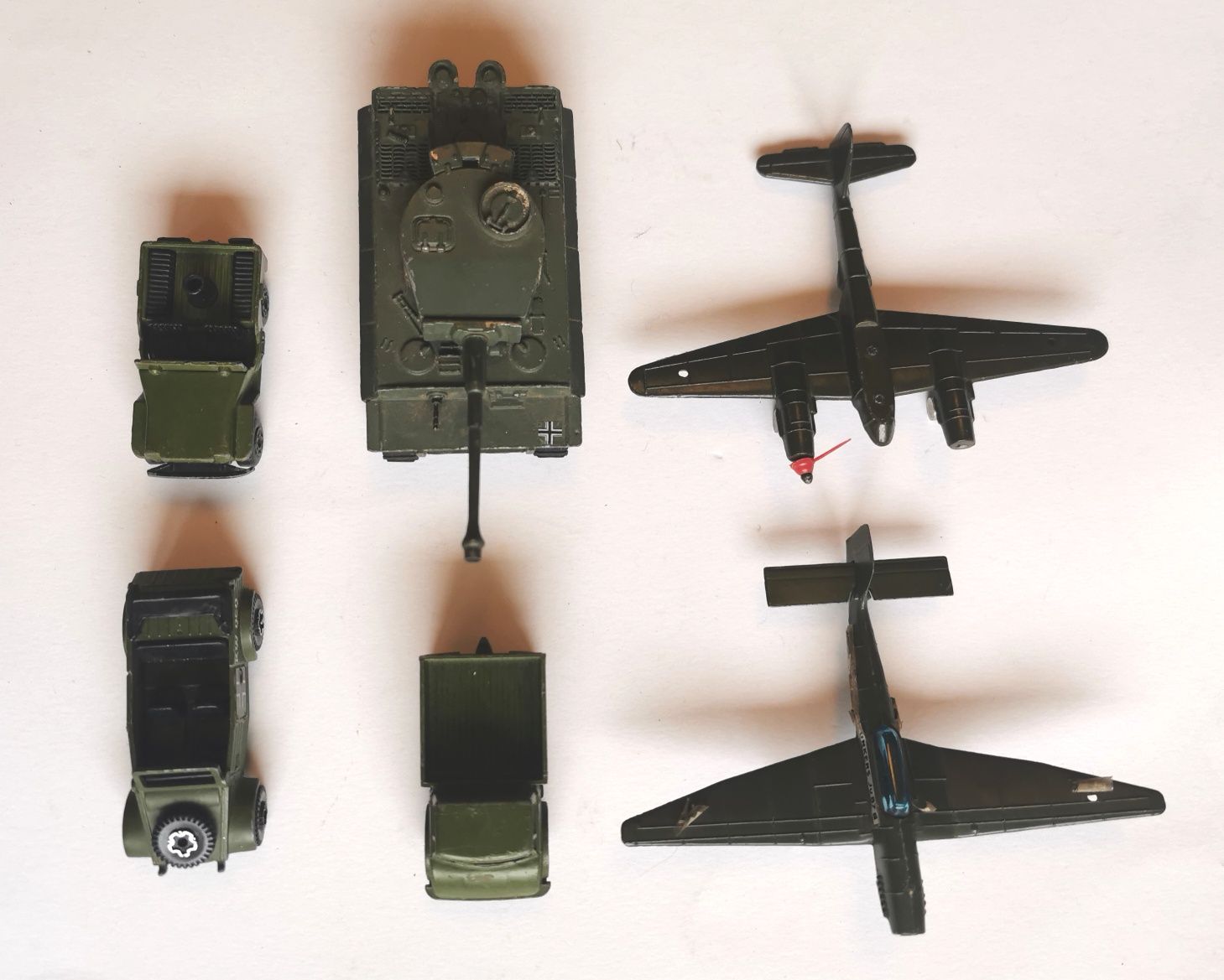 Conjunto de Veículos e Aviões Militares Vintage (anos 70/80)
