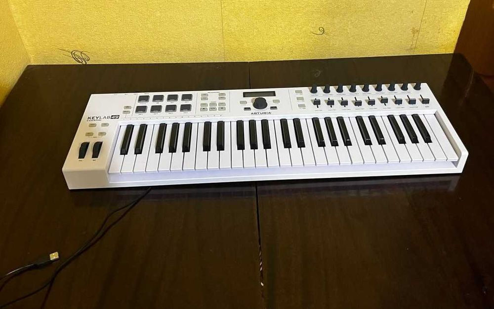MIDI-клавіатура Arturia KeyLab Essential 49 — стан «як новенький» Київ