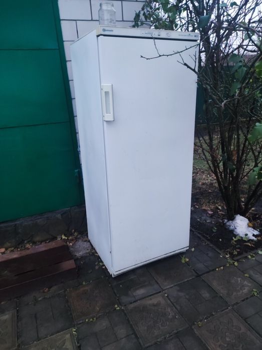 Продам морозильну камеру