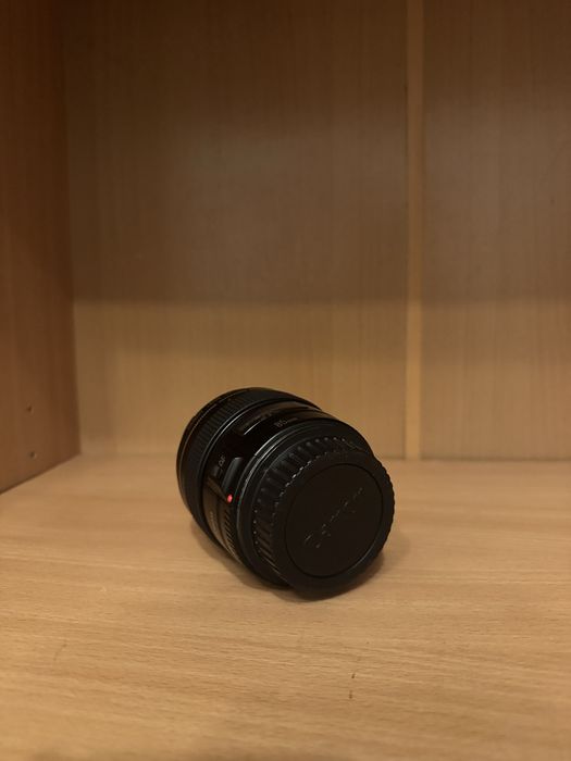 Canon EF 85mm f/1.8