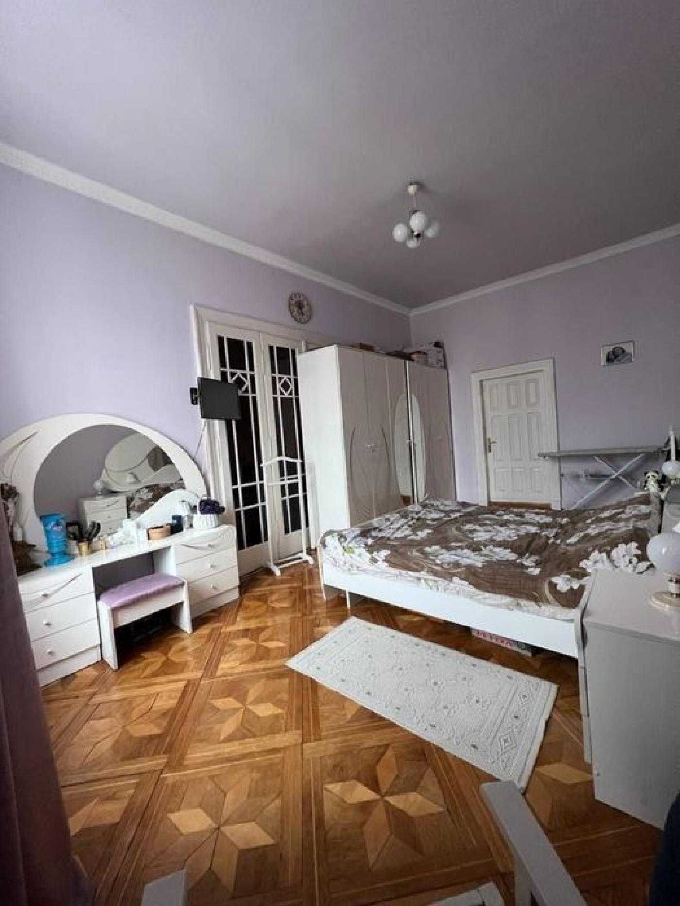 Продаж 3 кімнатної квартири, центр,  проспект Шевченка