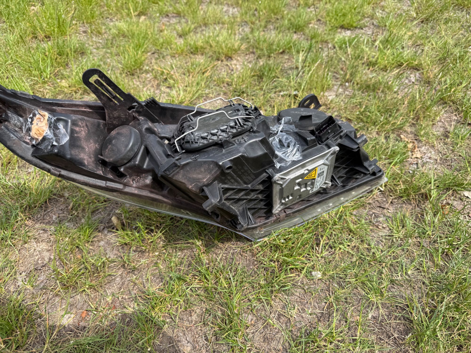 Lampa przednia lewa Renault MEGANE III 3 bi xenon skrętna EU czarna