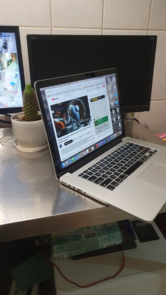 MacBook Pro (Retina, 15 inch, Mid 2015)